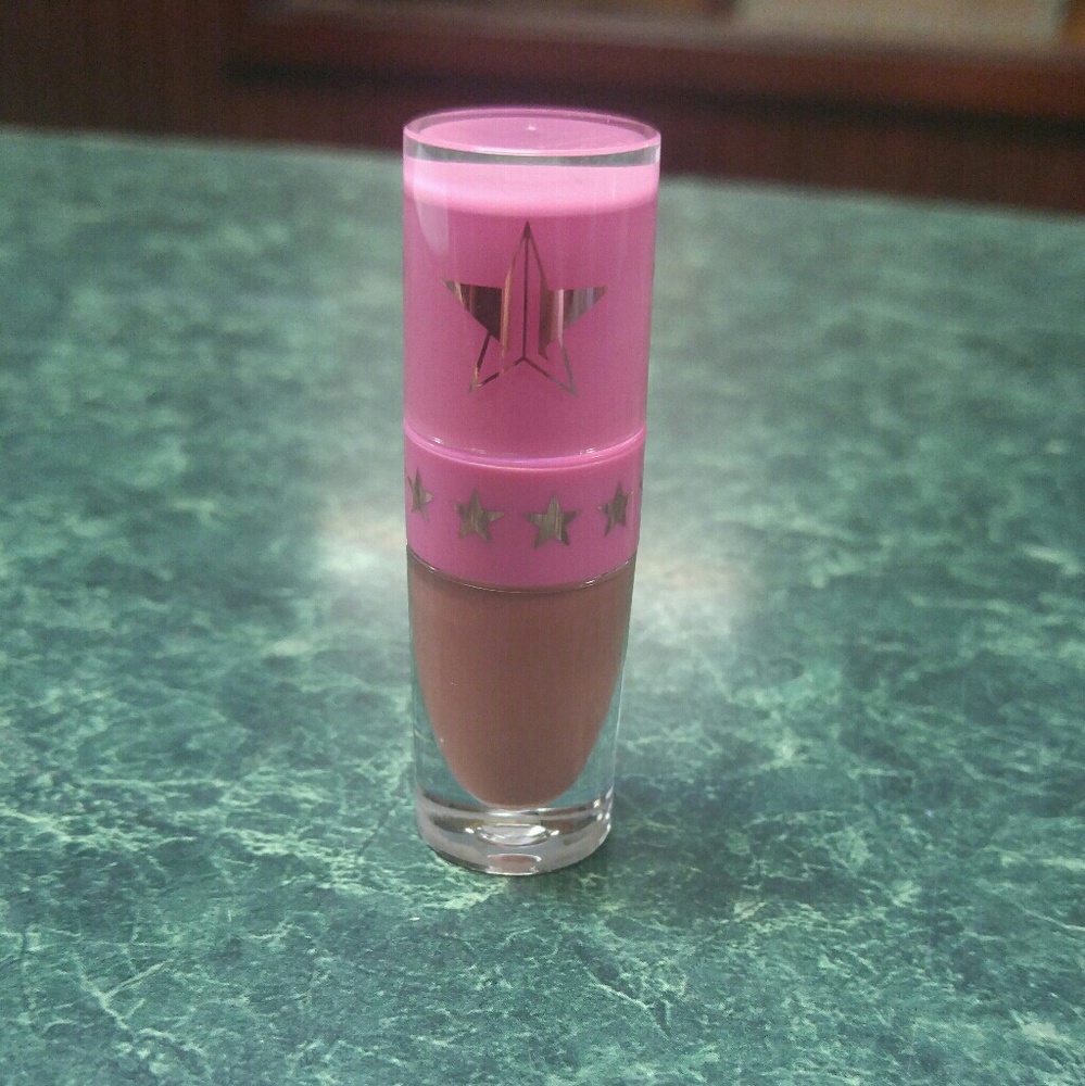 Jeffrey star mini lip in Leo